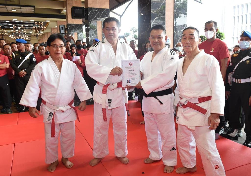 Kasad Terima Penganugerahan Sabuk Hitam Dan-5 Judo