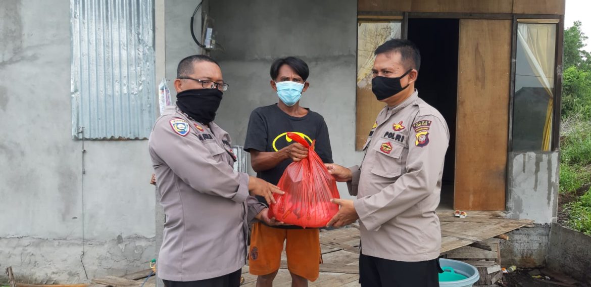 Polres Kubu Raya Gelar Aksi Peduli Sambut Bulan Suci Ramadhan Dengan Bagi Sembako