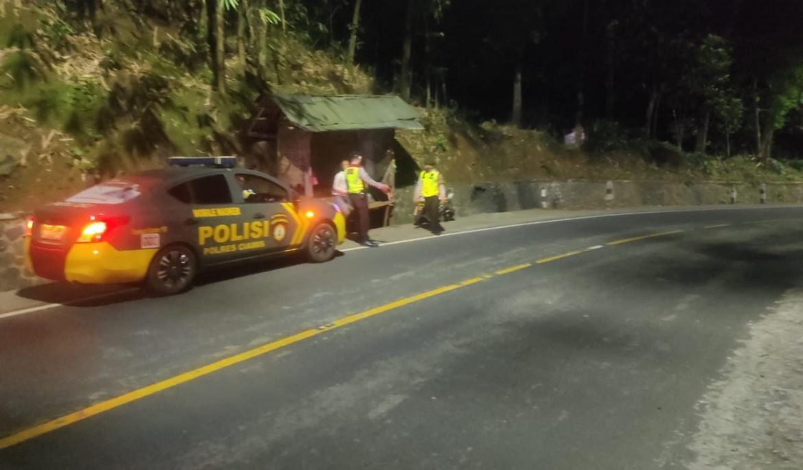 Guna Meminimalisir Niat Pelaku Kejahatan dan Gangguan Kamtibmas Sat Samapta Polres Ciamis Lakukan Patroli Berkeliling di Setiap Titik Keramaian