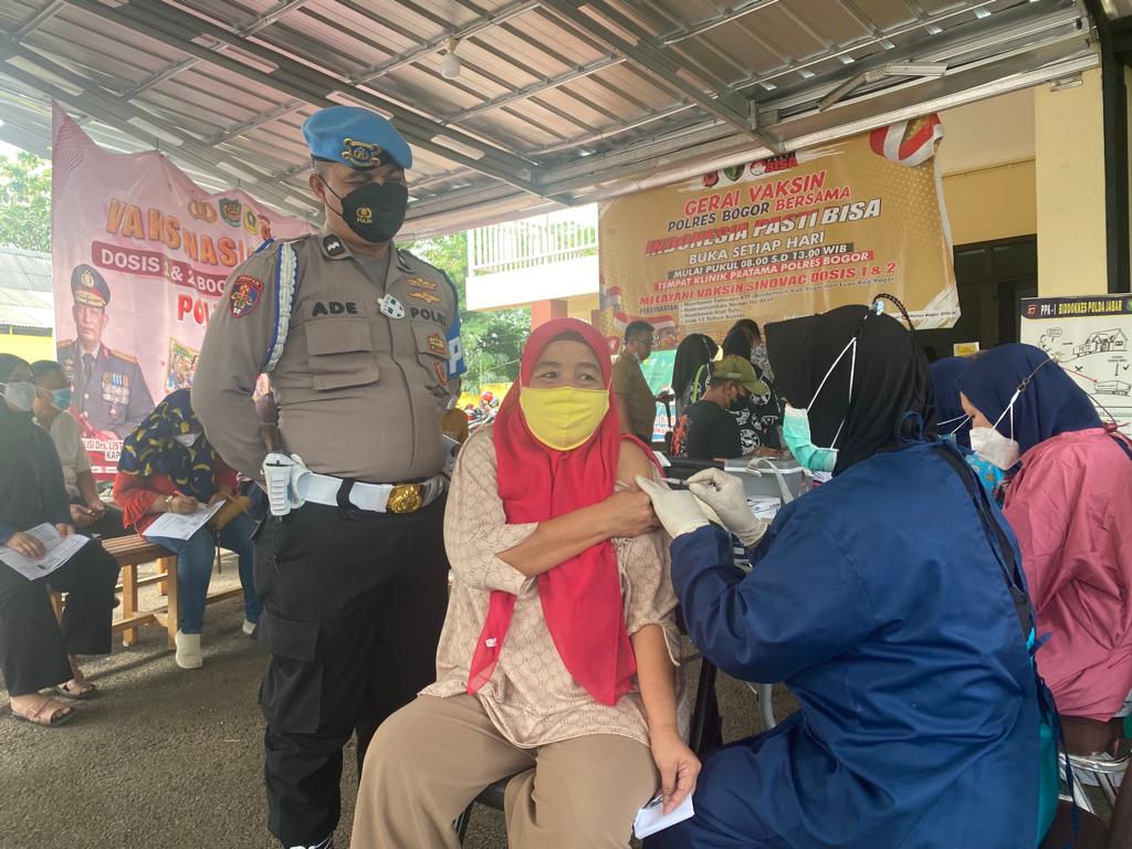 Kabaintelkam Polri Melakukan Pemantauan Vaksinasi Serentak Indonesia Secara Virtual