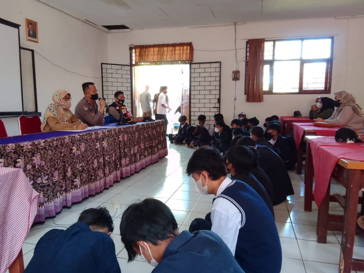 Antisipasi Tawuran, Polisi Lakukan Giat Pembinaan Kepada Siswa Dan Orangtuanya