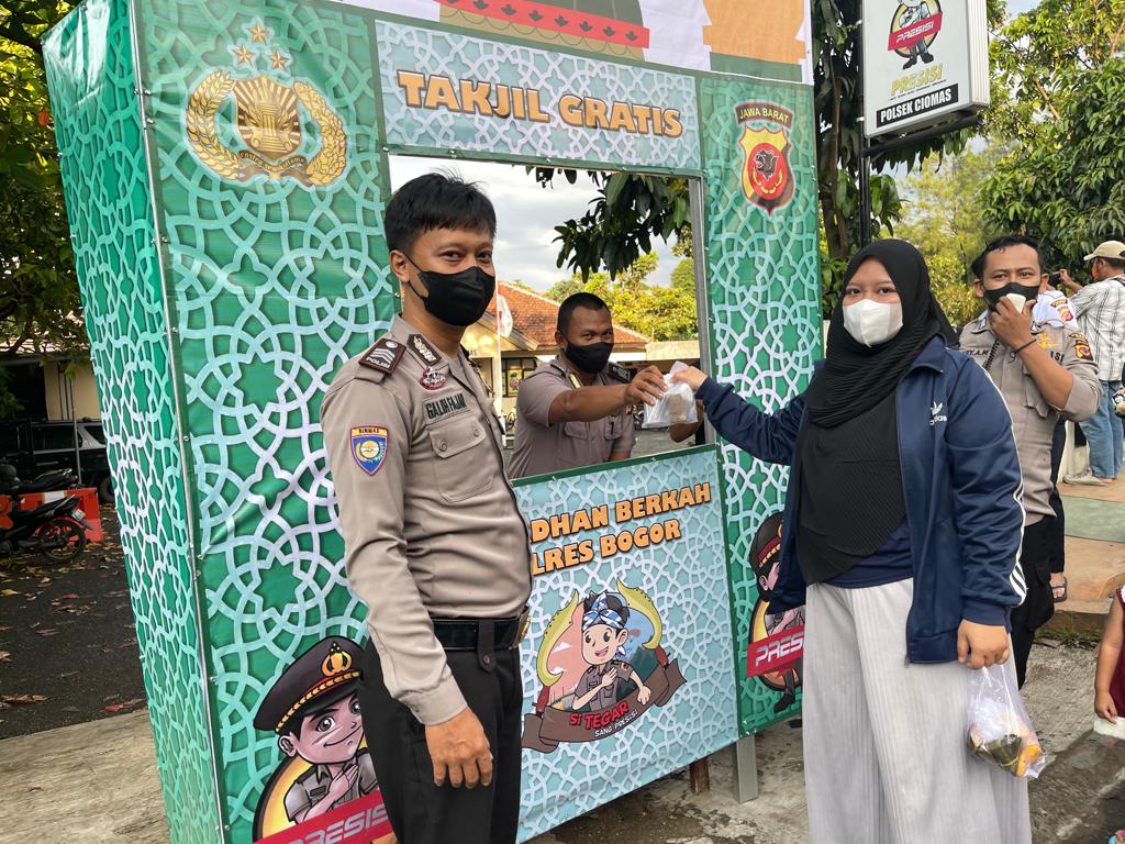 Di Bulan Suci Ramadhan Polres Bogor dan Jajarannya Siapkan Buka Puasa Gratis Bagi Masyarakat