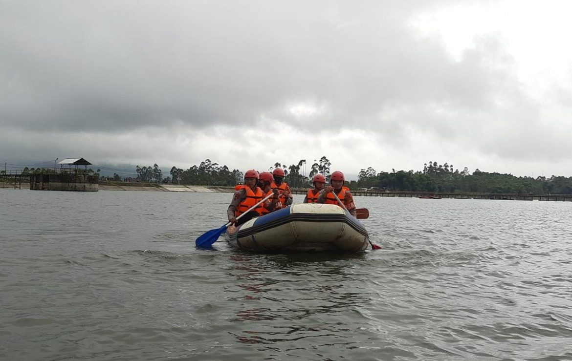 Tim SAR Sat Brimob Polda Jabar Cari Korban Tenggelam Di Danau Situ Cileunca Pangalengan
