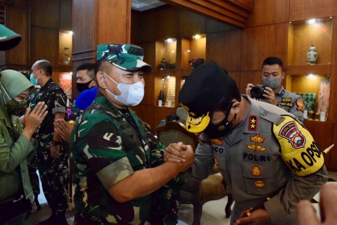 Forkopimda Jatim Dampingi KASAD Takziah di Rumah Korban Penyerangan KKB