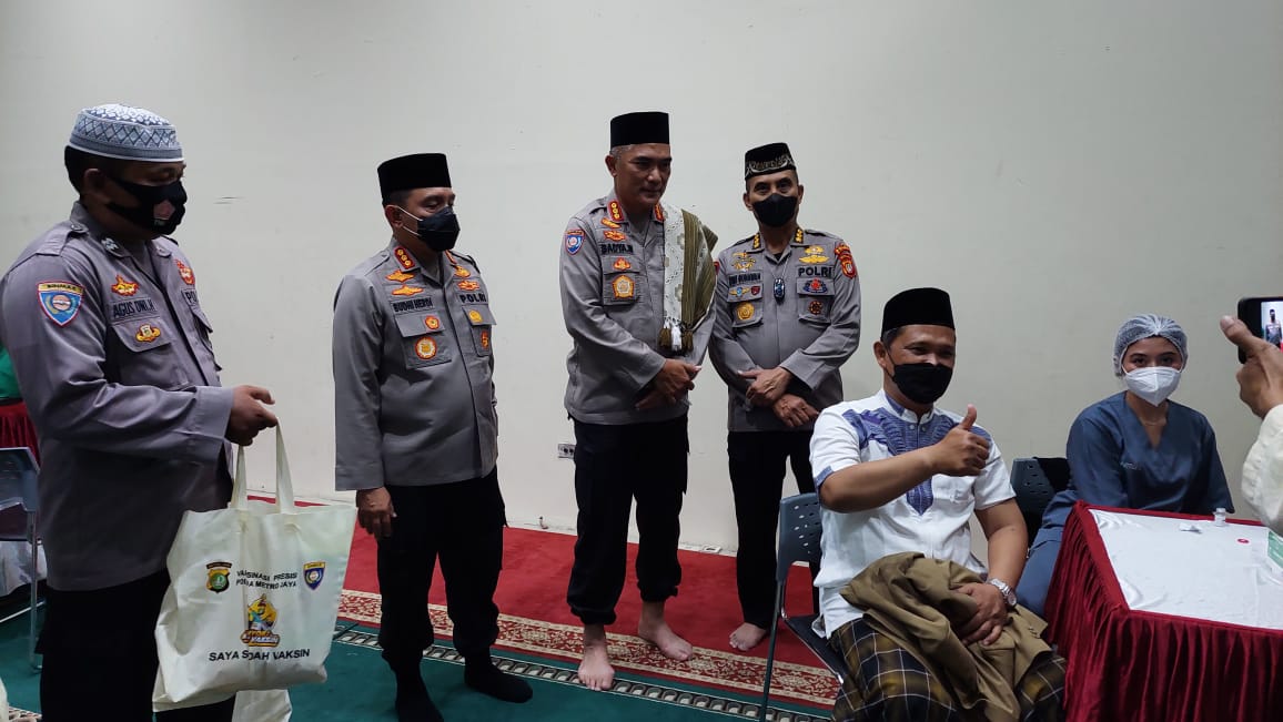Polda Metro Jaya Kembali Menggelar Pelaksanaan Vaksinasi Di Masjid Raya Al Wiqoyah Jagakarsa Jakarta Selatan