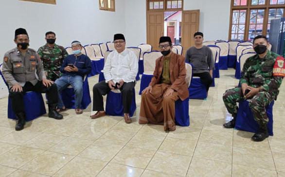 Polsek Rancah Bersama Koramil dan PKM Rancah Berikan Rasa Aman dan Nyaman bagi peserta Vaksinasi di Desa Kiarapayung