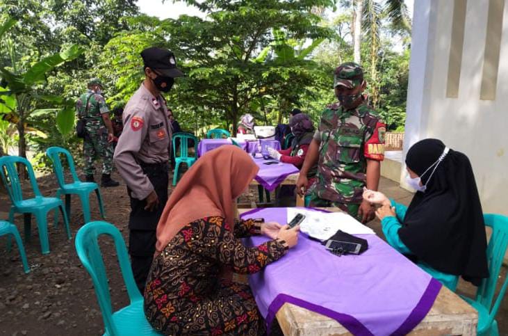 Tiga Lokasi Menjadi Pusat Lokasi Pelaksanaan Vaksinasi Polsek Cisaga dan Muspika Lakukan Monitoring Percepatan Vaksinasi