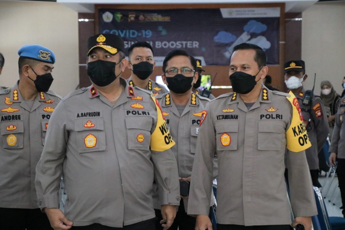 Wakapolda Kalbar Tinjau Langsung Vaksinasi di Fakultas Teknik Universitas Tanjungpura
