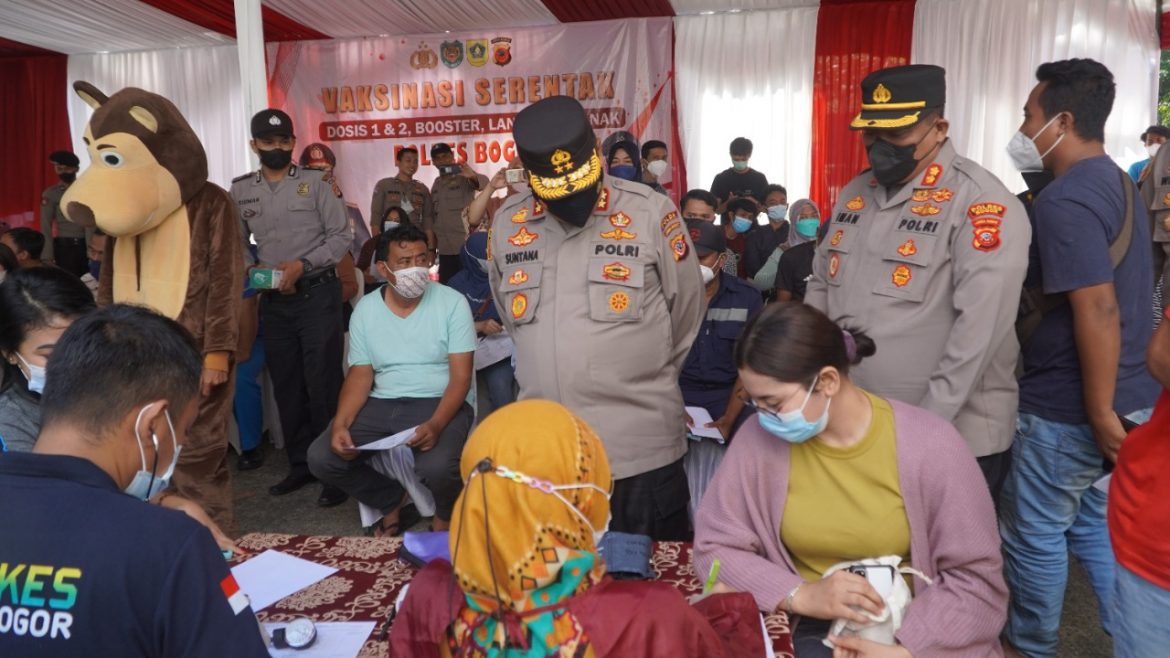 Kapolda Jabar Tinjau Vaksinasi Booster di Bogor