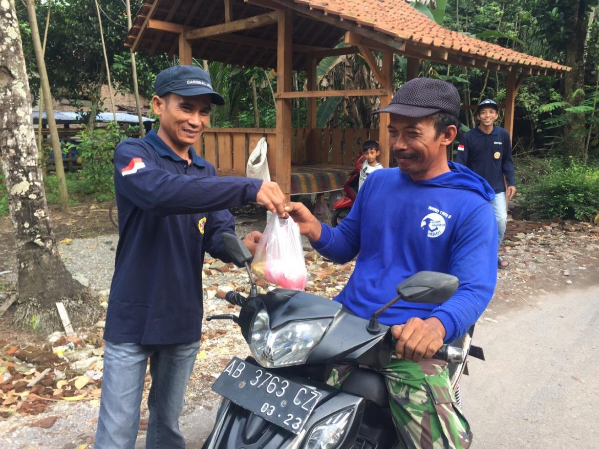 Karang Taruna Muda Bakti&nbsp; Membagikan Takjil Gratis Dalam Rangka kegiatan Bulan Ramadhan 1443 H