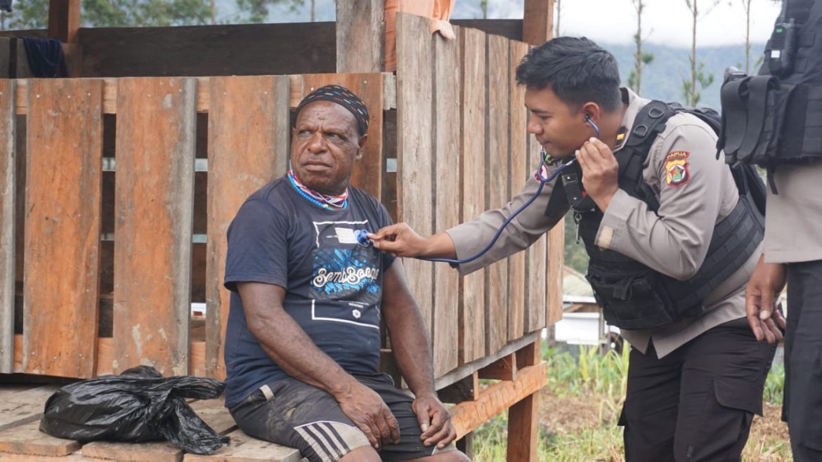 Bantu Pelayanan Kesehatan Secara GRATIS&nbsp; Pengobatan Masyarakat Ilaga Polres Puncak