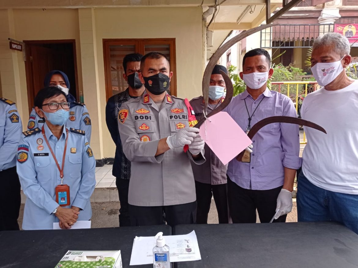 Polsek Palmerah &nbsp;Menangkap Delapan Orang Pelaku Tawuran Diduga Menewaskan Satu Orang Di Wilayah &nbsp;Palmerah, Jakarta Barat