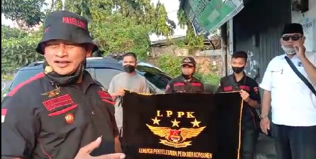 Berbagi Berkah di Bulan Ramadhan, DPP LPPK DKI Jakarta Bagi-Bagi Takjil Kepada Warga