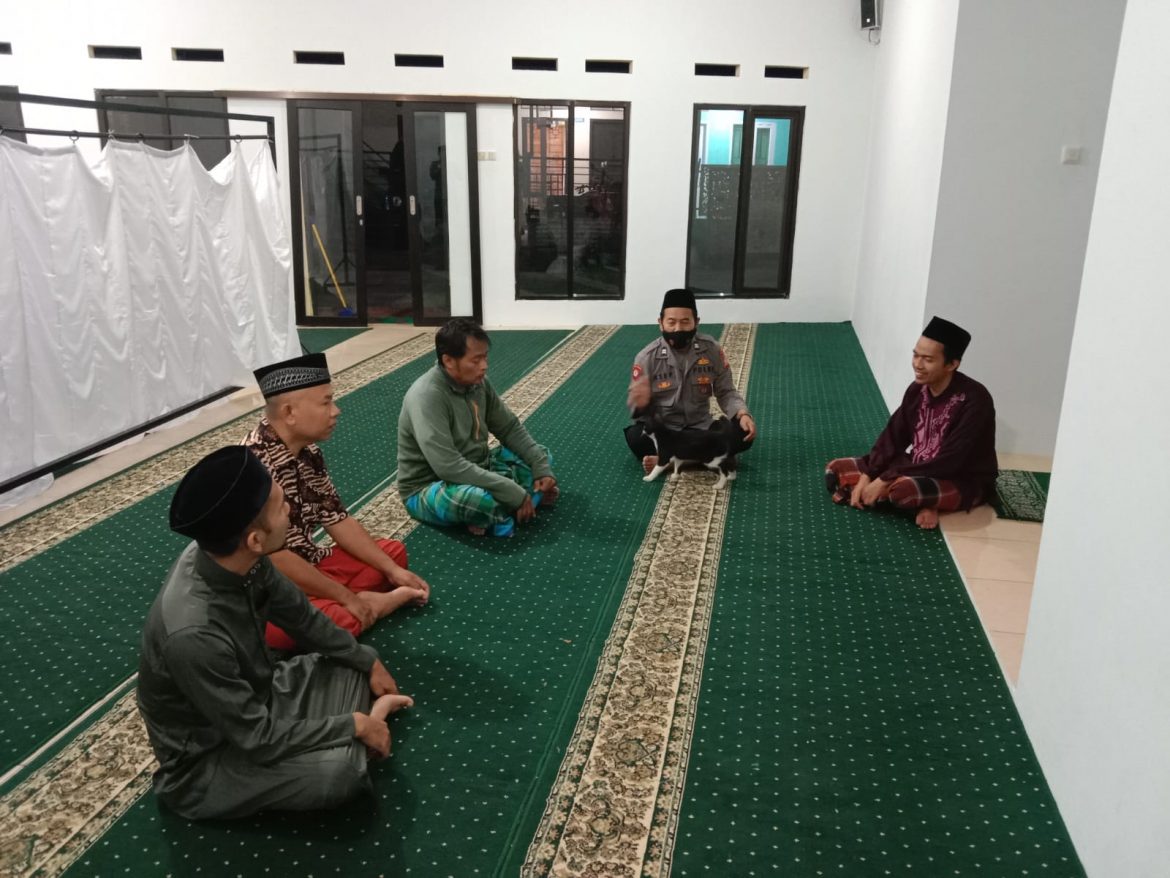 Polsek Leuwigoong Kembali Melakukan Sholat Subuh Keliling