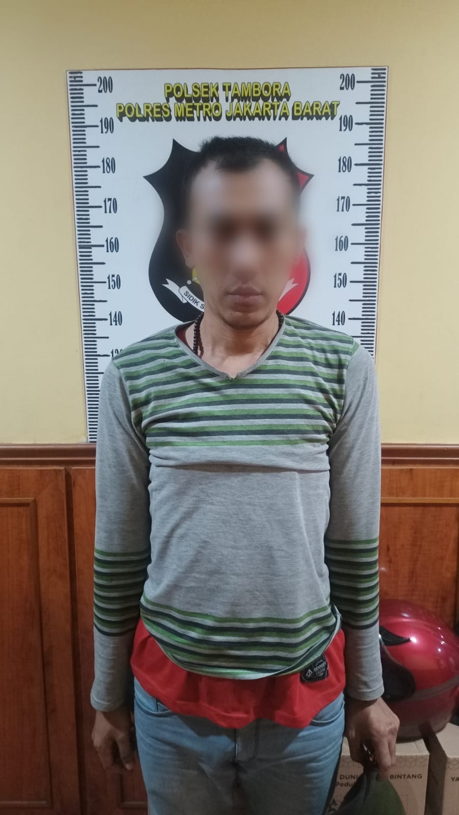 Seorang Wanita Berinisial NH (26) Menjadi Korban Penjambretan Saat Menaiki Angkot Di Jalan Jembatan Besi Tambora Jakarta Barat