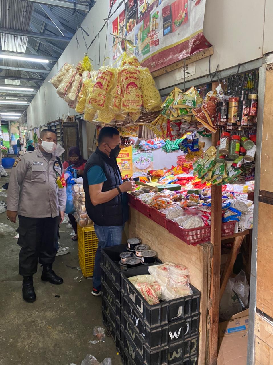 Polisi kembali Melakukan Pendataan Terhadap Stock Persediaan Minyak Goreng Baik Curah Maupun Kemasan &nbsp;di wilayah Jakarta Barat