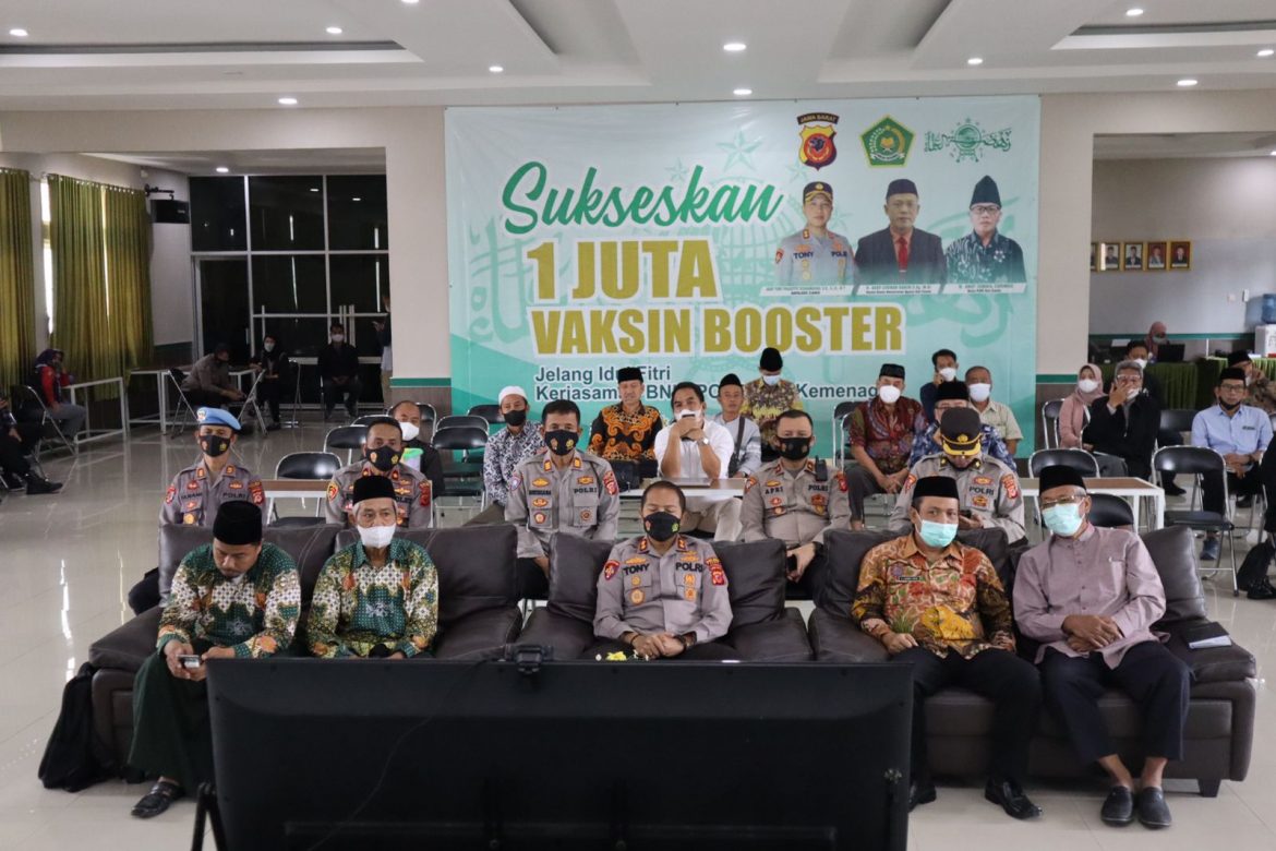 Kapolres Ciamis Mengikuti Vicon Bersama, Sukseskan 1 Juta Vaksin Booster Menjelang Idul Fitri 1443 H
