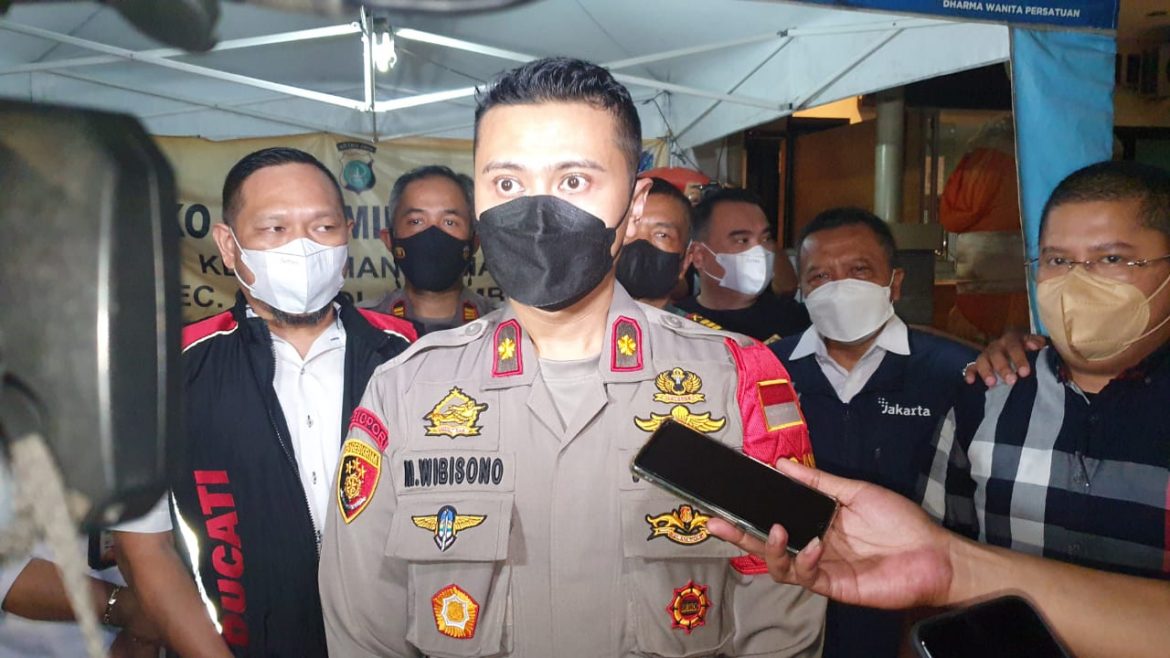 Polsek Tanjung Duren &nbsp;Berkolaborasi Dengan Komunitas Motor Besar Ducati Owners Club Indonesia, Memberikan 1000 Paket Sembako Gratis