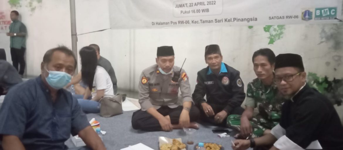 Momentum Terbaik Berbagi, Bersama Tiga Pilar Babinsa Koramil 01/TS Kodim 0503/JB Gelar Bukber dan Santunan