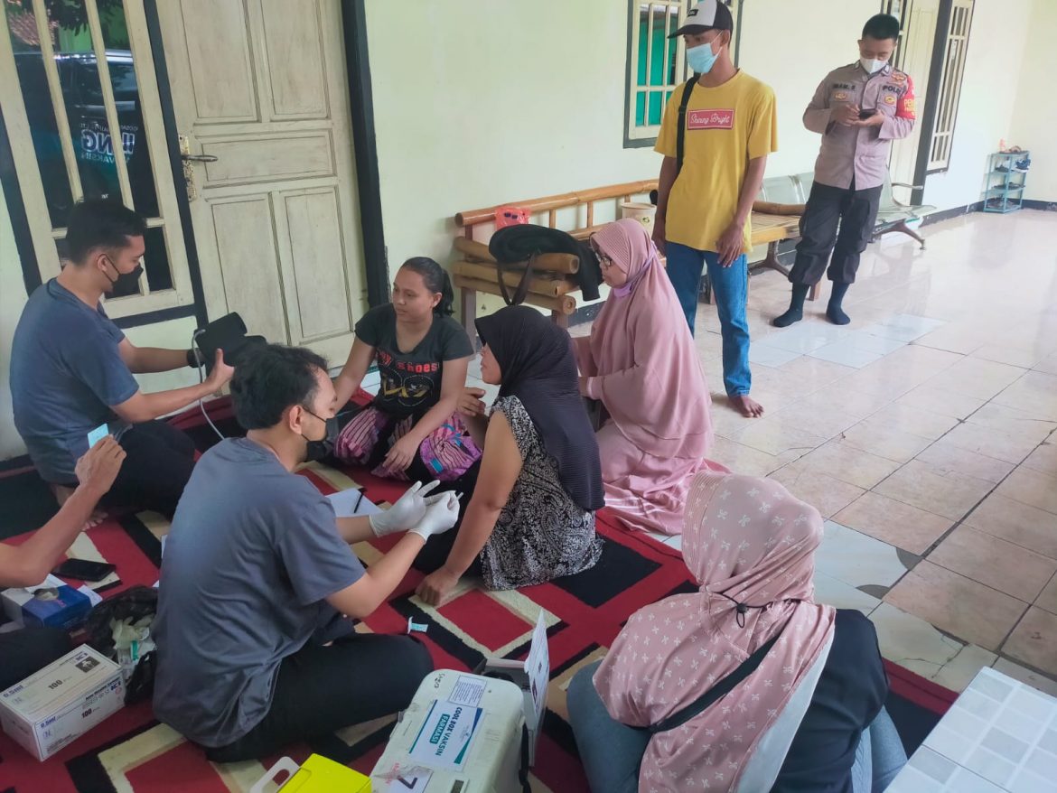 Polsek Panongan Polresta Tangerang Optimalkan Program Vaksinasi Covid-19 dengan Cara Door To Door