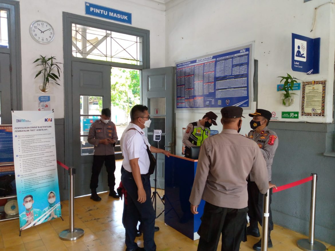 Polsek Ciamis Polres Ciamis Tinjau Kesiapan Posko Mudik Lebaran di Stasiun Ciamis