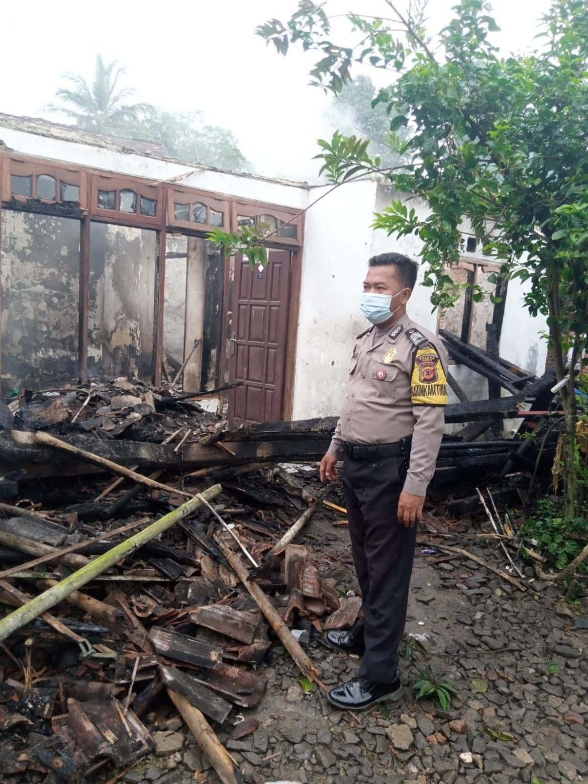 Polsek Rumpin Cek TKP Kebakaran Yang diduga Akibat Konsleting Listrik
