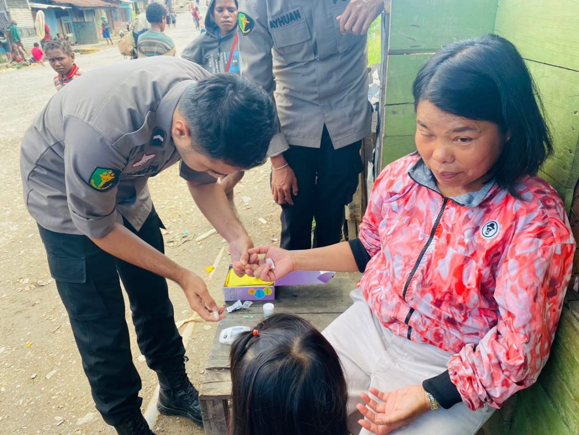 Satgas Binmas Noken Cartenz 2022 Tiada Henti Tanpa Kenal Lelah,&nbsp;&nbsp; Bantu Masyarakat Polres Puncak