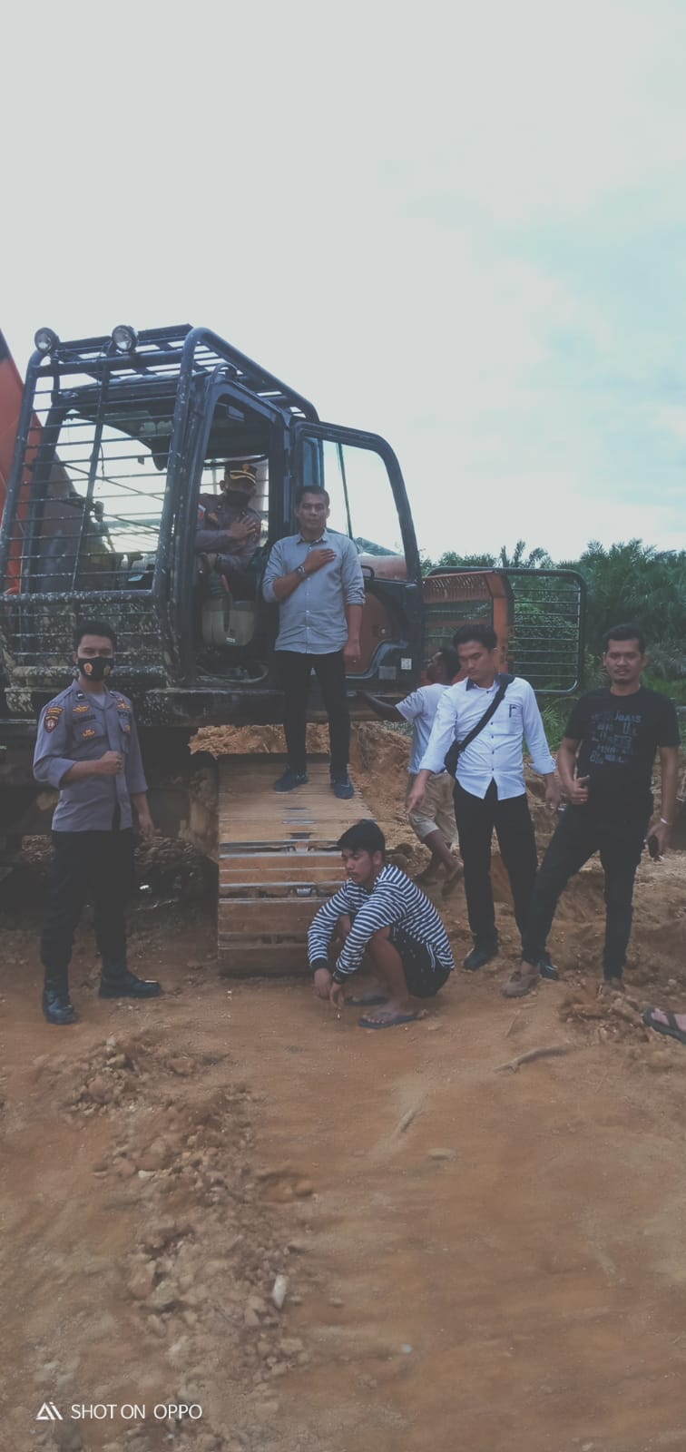 Penangkapan Peti Madina,Dipimpin Kompol M, Nainggolan, Kabagren Serta Kasat Reskim Edi Gustam&nbsp;