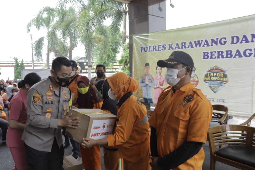 Wujud Implementasi Polri Presisi,Polisi Beri Tali Asih Sebagai Apresiasi Kepada Petugas Kebersihan