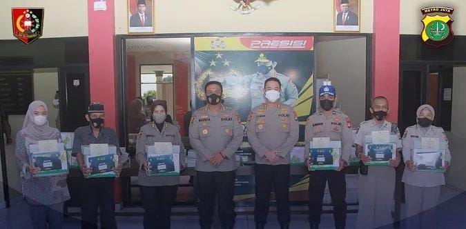 Spnpoldametrojaya Penyerahan Bingkisan Lebaran Kepada Personel, PNS dan PHL SPN Polda Metro Jaya
