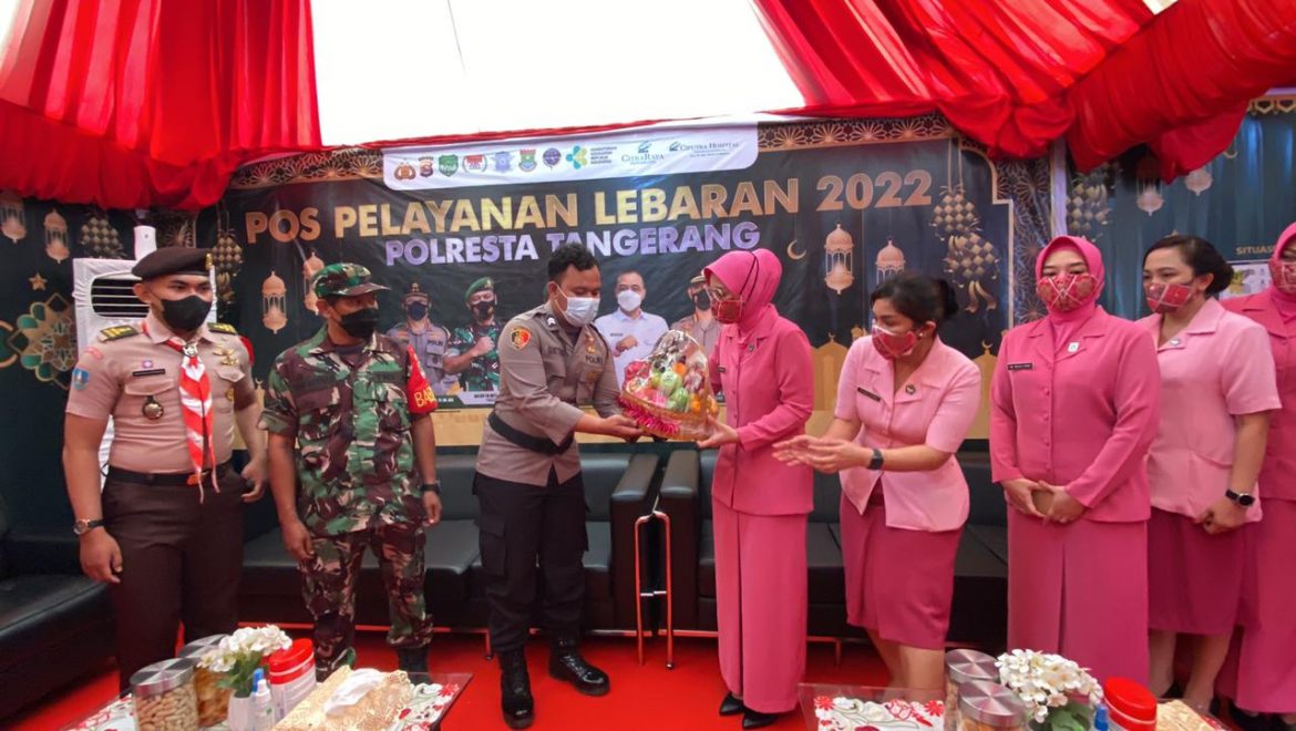 Personel Sat Reskrim Polresta Tangerang Melaksanakan Pelayanan Mudik