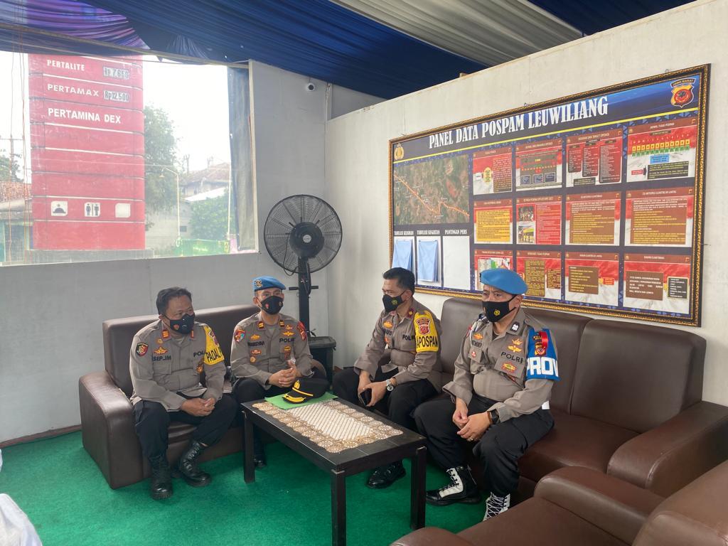 Kasi Propam Polres Bogor lakukan pengecekan dan Pengawasan personil di Pospam