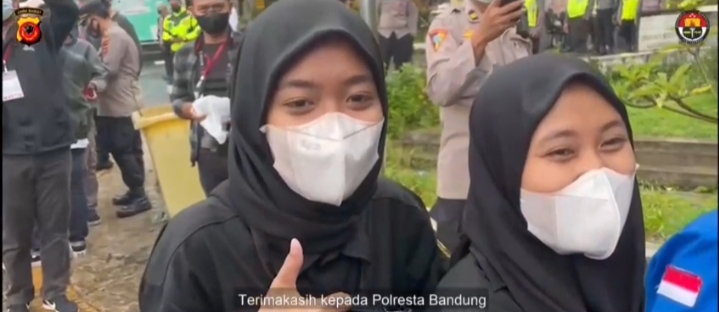 Usai Unras, Puluhan Mahasiswa Bandung Antusias Ikuti Vaksinasi Di Lokasi Demo