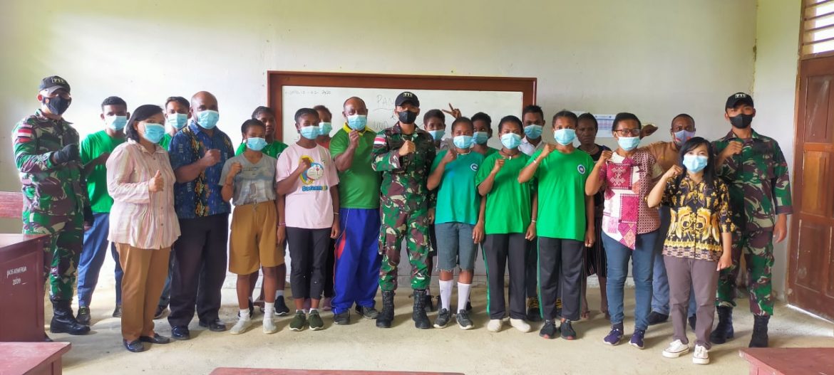 Demi Masa Depan Anak-anak Papua, Satgas Pamtas RI-PNG Yonif 711/Rks Lakukan Ini