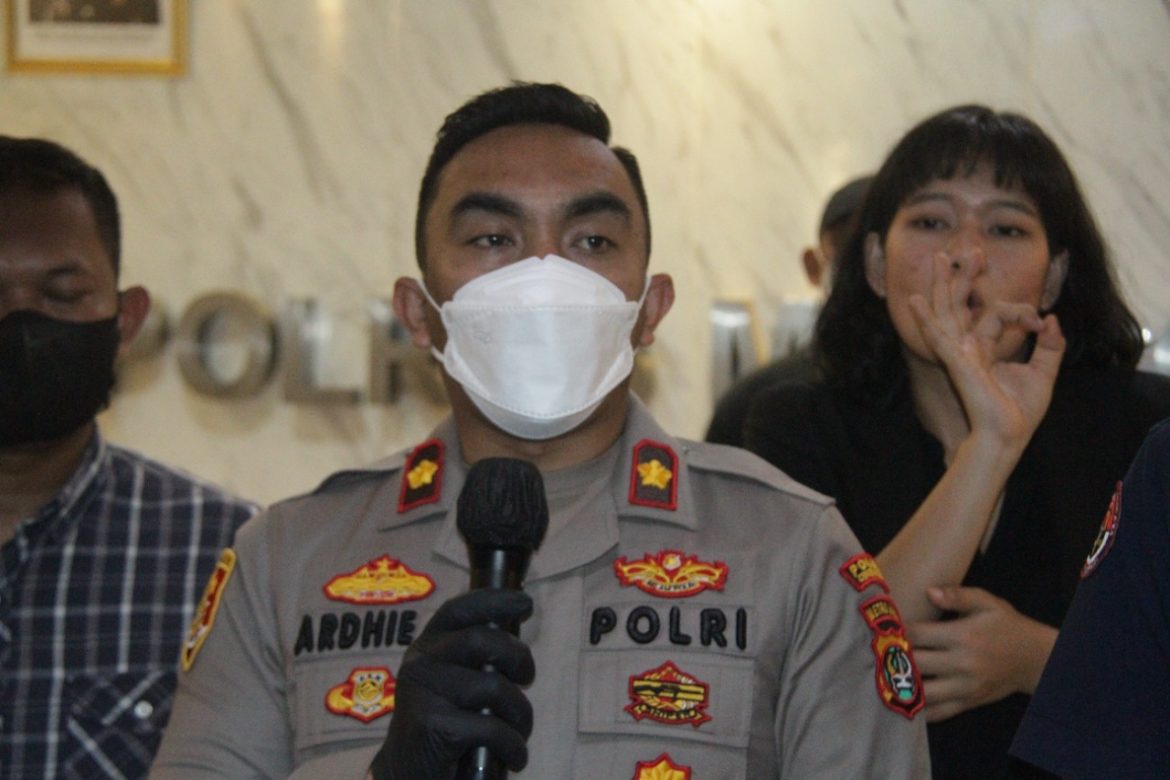 S (52) Seorang Paman Di Cengkareng Yang Tega Menyetubuhi Keponakannya Kendiri Berinisial LB (11) Mengaku Telah Menyetubuhi Korban Sebanyak 10 kali