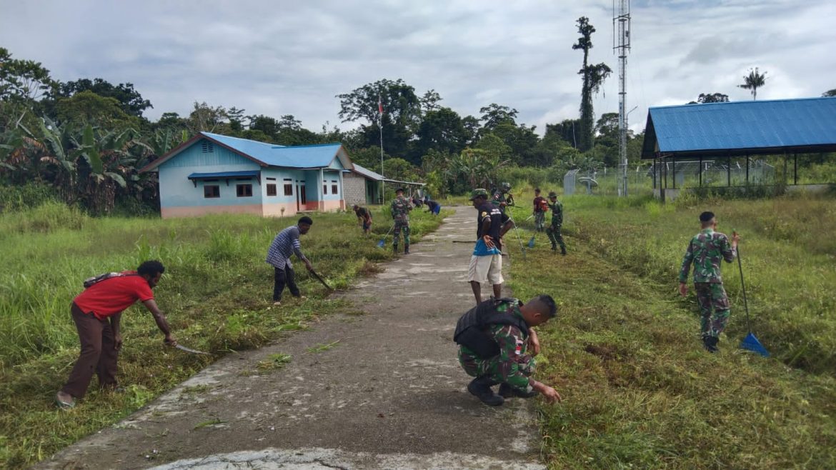 Jadikan Kampung Bersih dan Indah Satgas Yonif 126/KC Ajak Masyarakat Karya Bakti Bersama