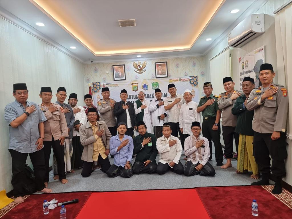 Polsek Kembangan Bersama Toga ( Tokoh Agama), Toda ( Tokoh Pemuda) Serta 3 Pilar Mengadakan Dantunan Anak Yatim Dan Doa Bersama