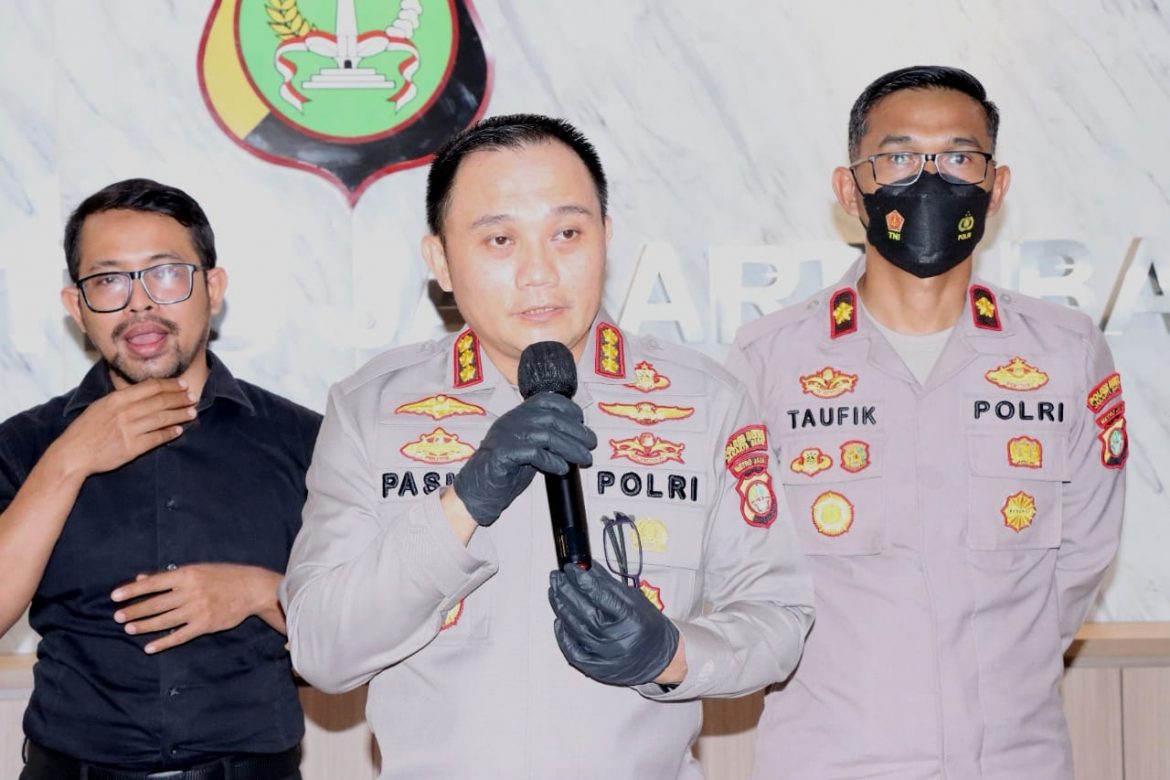 Satres Narkoba Polres Metro Jakarta Barat Meringkus Dua Pengedar Narkotika Jenis Sabu Dan Ganja