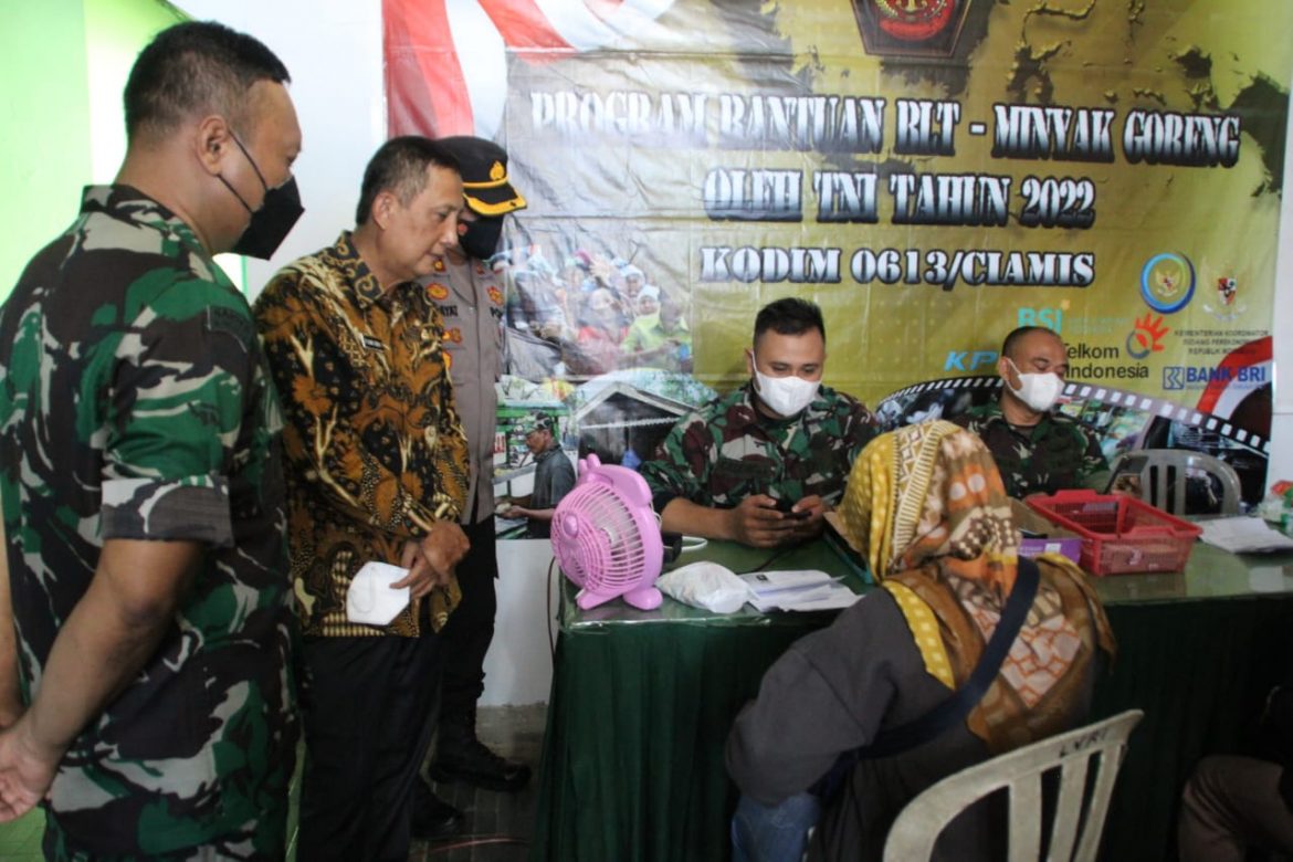 Dandim 0613/ Ciamis Launching Peyerahkan BLT Migor Kepada 10 Ribu Pedagang Kaki Lima di Pangandaran