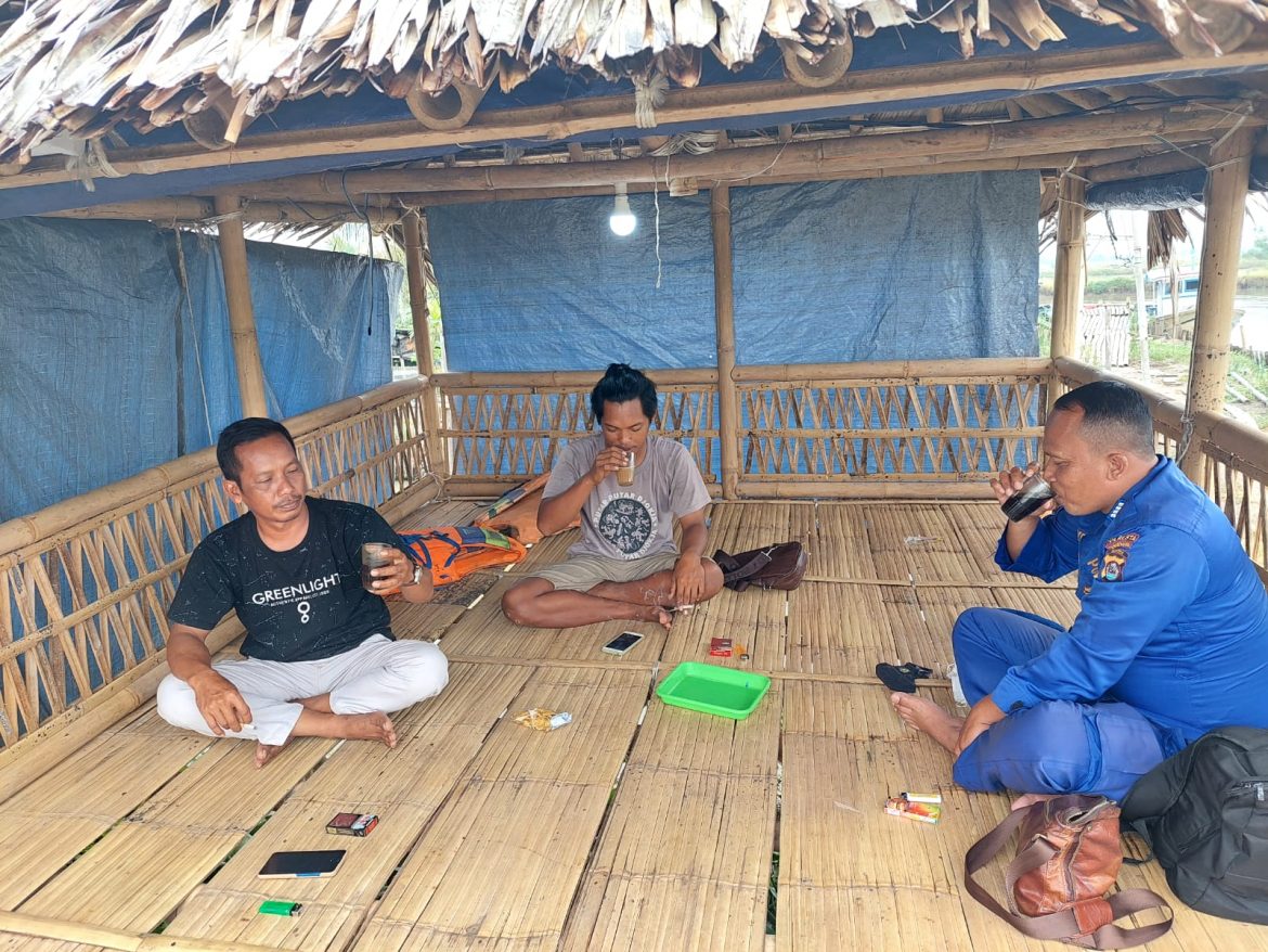 Satpolairud Polresta Tangerang Melaksanakan Kegiatan Yu Ngopi Wae Bersama Masyarakat Desa Kronjo