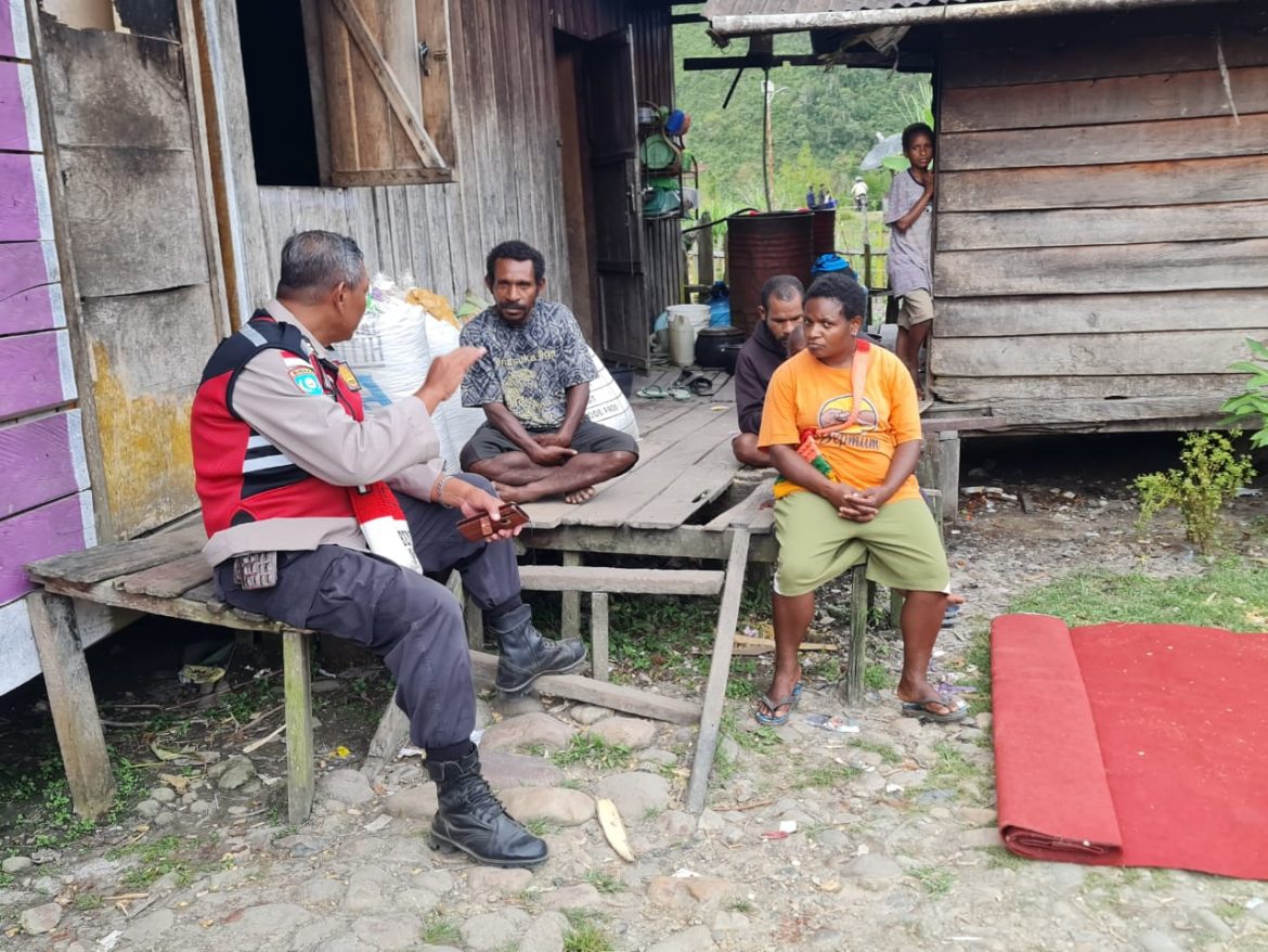Keinginan Kuat Bentuk Pendapat Serta Kritikan Satgasres Binmas Noken Ops Temuin Tokoh Masyarakat Di Kampung Arinkop