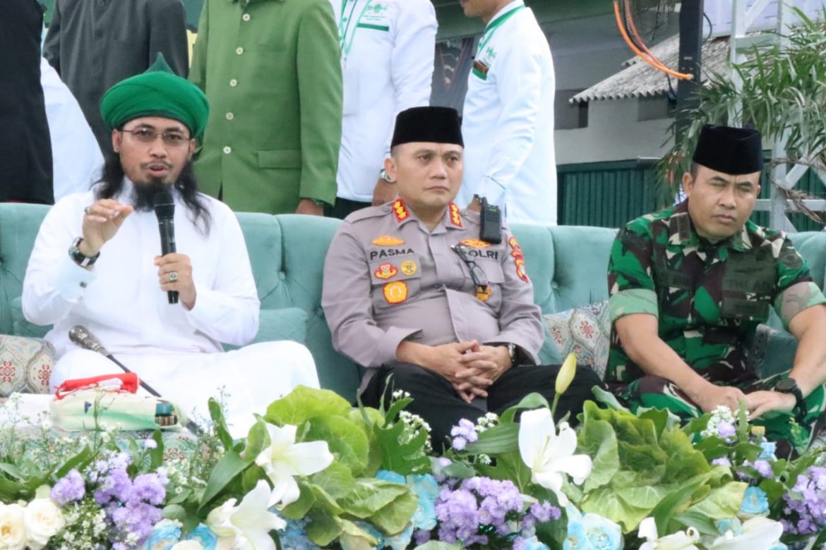 Kapolres Metro Jakarta Barat Kombes Bersama Dandim 0503 JB Menghadiri Acara Istighosah Kebangsaan