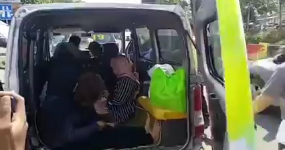 Ambulans Terobos One Way di Puncak, Ternyata Angkut Wisatawan