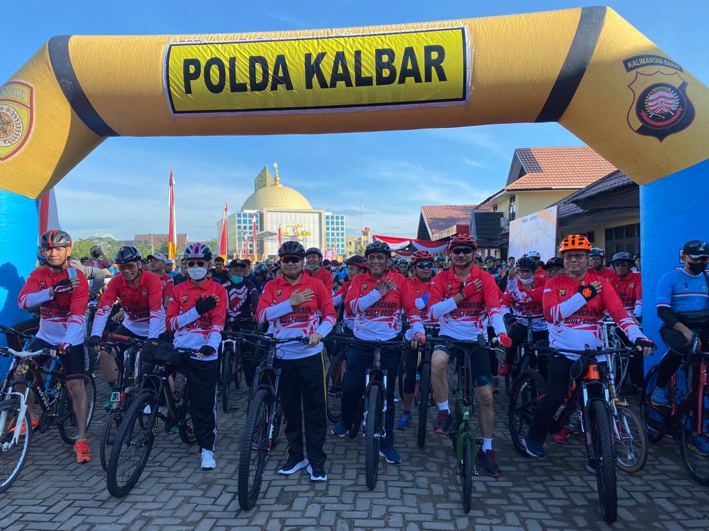 Sambut HUT Bhayangkara, Pangdam XII/Tpr Gowes Bersama Forkopimda
