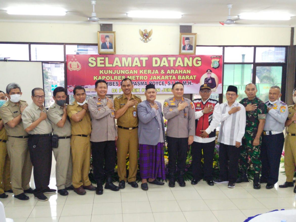 Kapolres Metro Jakarta Barat Kombes Pol Pasma Royce Melaksanakan Kunjungan Kerja Ke Polsek Kebon Jeruk
