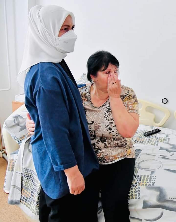 Ibu Iriana Serahkan Bantuan kepada Rumah Sakit di Kyiv
