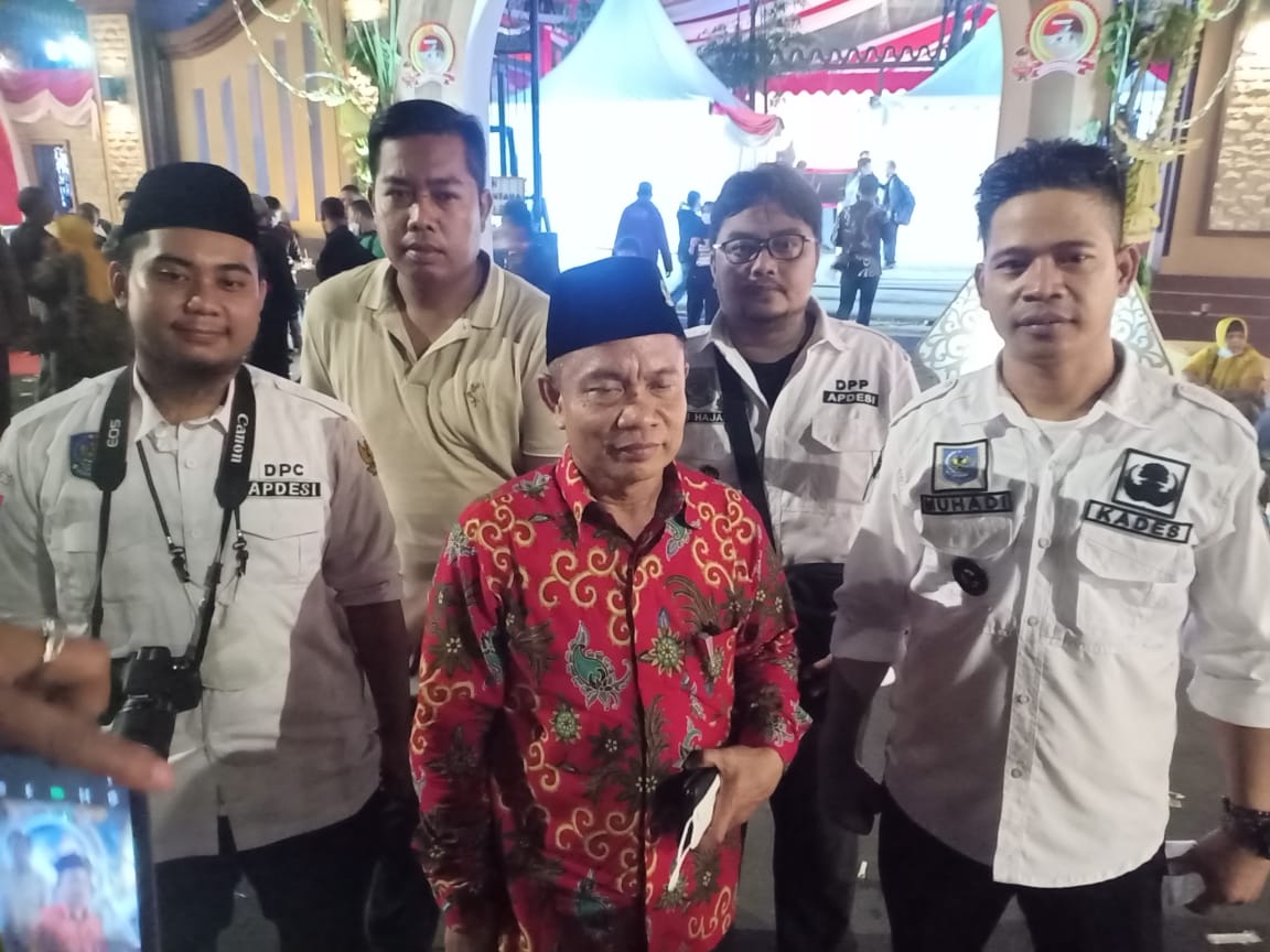 Surta Wijaya Ketua Umum Apdesi Hadir Pada Pagelaran Wayang kulit Di Lapangan Bhayangkara Polri