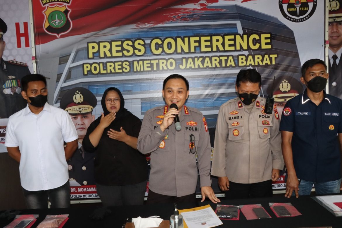 Polsek Kebon Jeruk Jakarta Barat Meringkus Dua Orang Tersangka kasus Pornografi, lewat media Sosial Manggolive