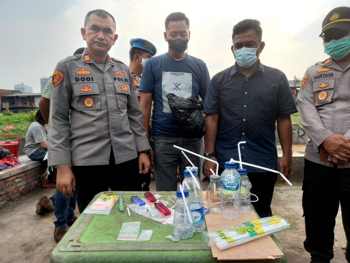 Polsek Palmerah Menggrebek Kampung Boncos Di Kawasan Palmerah Jakarta Barat