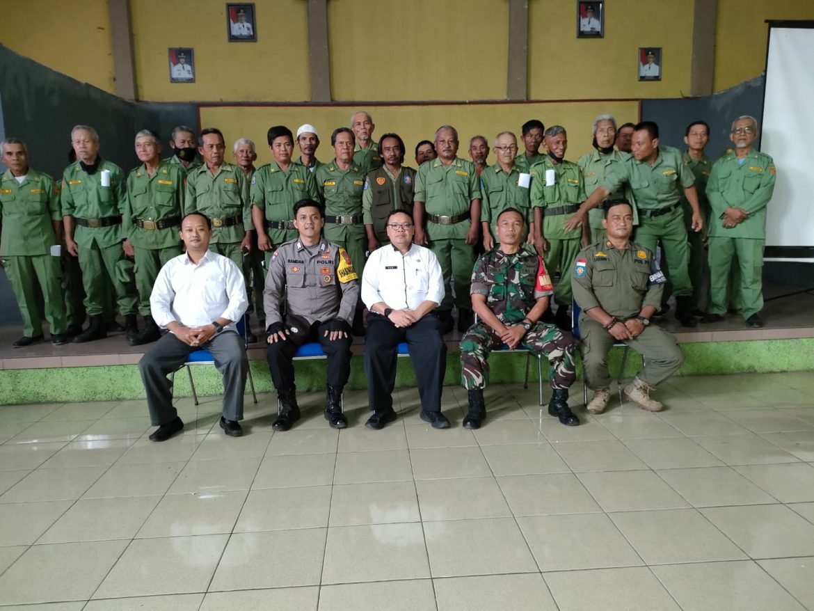 62 Orang Linmas Kelurahan Banjar Ikuti Pembinaan Dari Bhabinkamtibmas Polsek Banjar